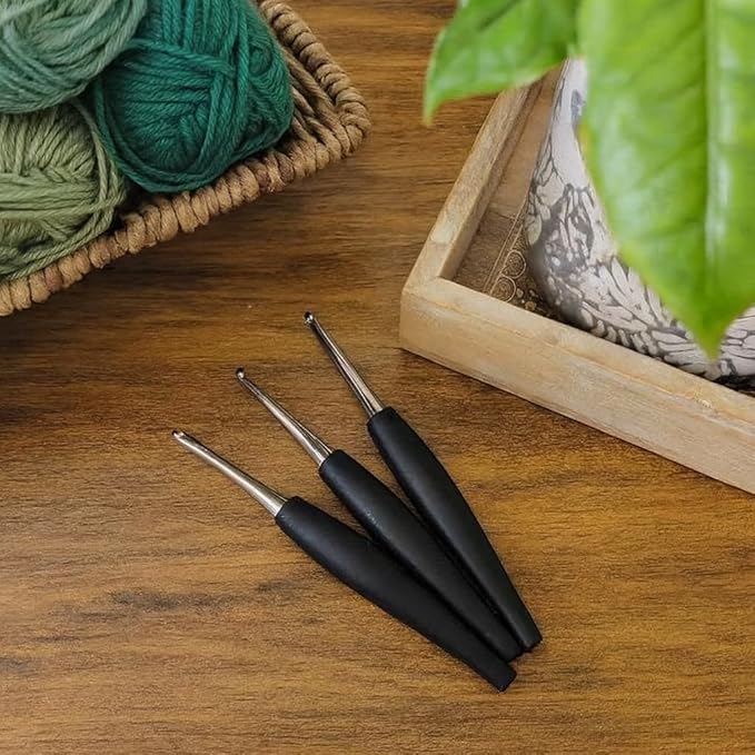 Furls Crochet Hook, Odyssey Black, Nickel Plated Tip for Effortless Glide, Ergonomic Handle Crochet Hooks 7" (Odyssey Black, M - 8.00MM)