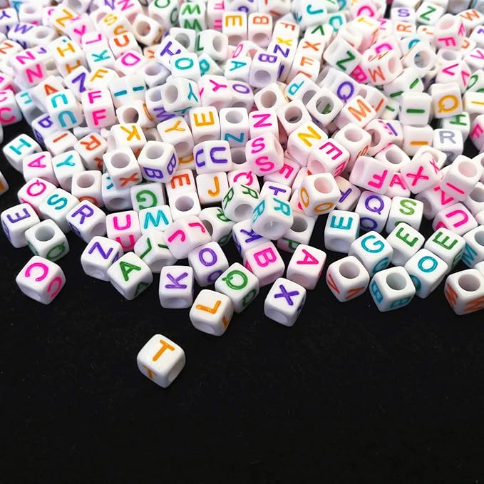 Amaney 810pcs Colorful Letter Beads 6x6mm Cube Acrylic Alphabet Beads and Cristal Line for Jewelry Making Bracelets Necklaces Key Chains
