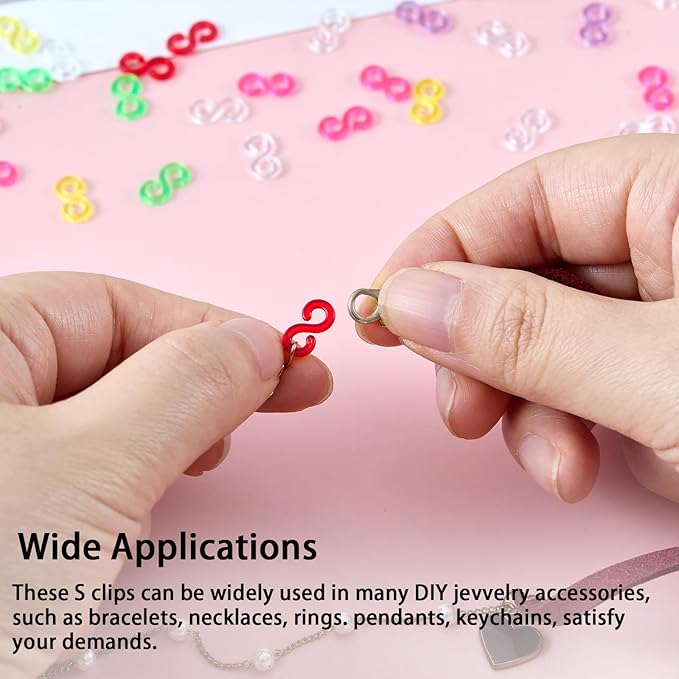 XIYAOXI 600Pcs S Clips Plastic Bracelet Connectors - Clear 300 + Colorful 300 Loom Accessories for Rubber Band Bracelet Making Kit, DIY Crafts Creative Projects Rainbow Loom Charms