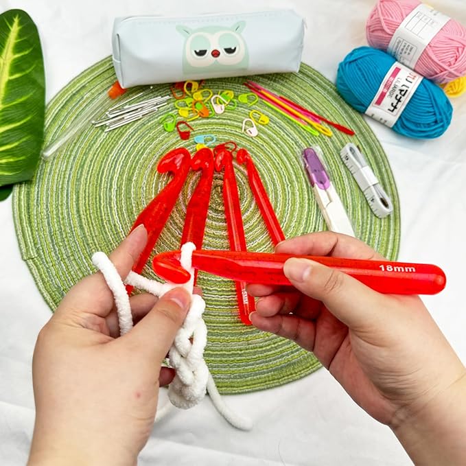 Hobekoee 43 Pcs Large Crochet Hooks Set,12mm 15mm 18mm 20mm 25mm Large Crochet Hooks for Chunky Yarn,Plastic Crystal Smooth Big Crochet Needles for Handmade DIY Crochet with Storage Bag