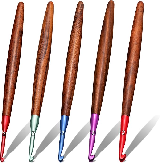 Giwrmu Crochet Hook Set, 5 Pcs Ergonomic Crochet Hooks, Colored Aluminum Crochet Hook with Wooden Handle for Arthritic Hands Knitted Dolls, Gloves, Sweaters, Blankets - 3.0mm/3.5mm/4.0mm/4.5mm/5.0mm