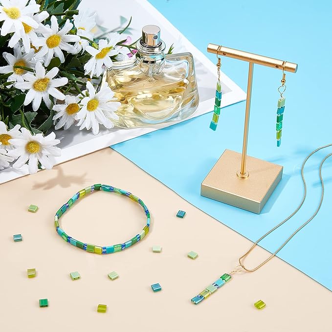 NBEADS 240 Pcs 8 Colors Green 2-Hole Beads, 5 * 5mm Glass Seed Beads Rectangle Loose Beads for Christmas Jewelry Design Necklace Bracelet Earring Making, Light Green