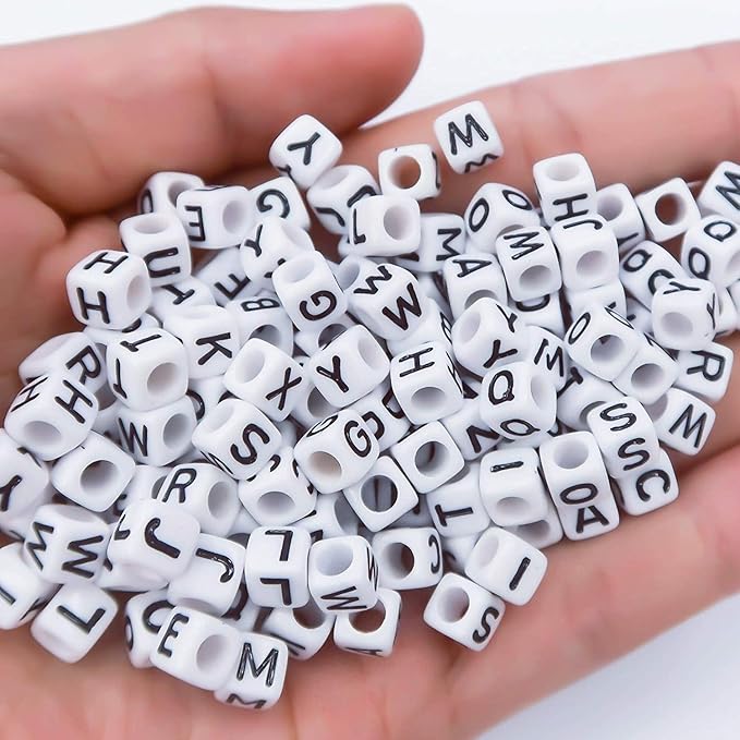 Amaney 810pcs 6x6mm Cube Acrylic Alphabet Letter Beads for Jewelry Making Bracelets Necklaces Key Chains