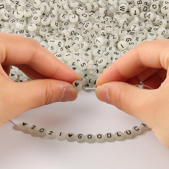 1000pcs Glow in The Dark 4x7mm Round Mixed Alphabet Number Letter Beads with Heart Shape for Jewelry Making and DIY Bracelets