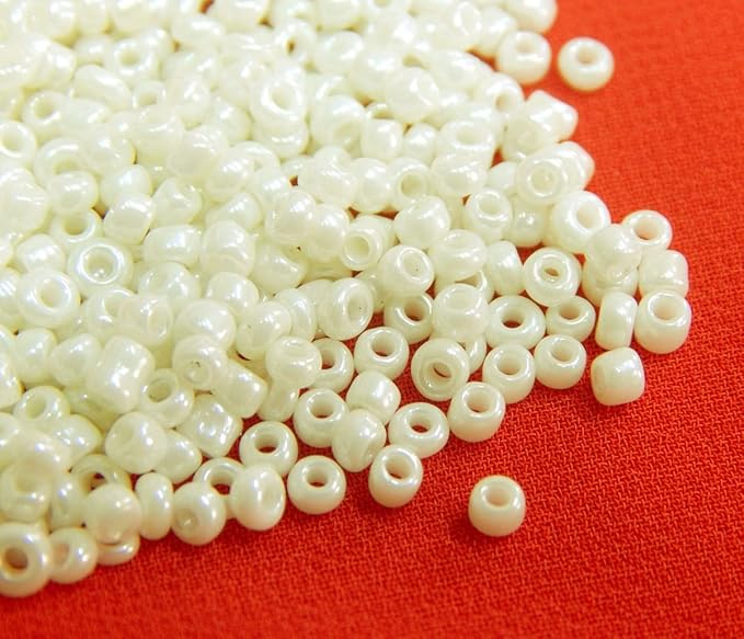 Perlin Glass Seed Beads 4mm 6/0 Round 1100pcs Mini Small Pony Spacer Beads Kit for Jewelry Making Earrings Bracelets Pendants Waist DIY Handmade (Cream Opaque)