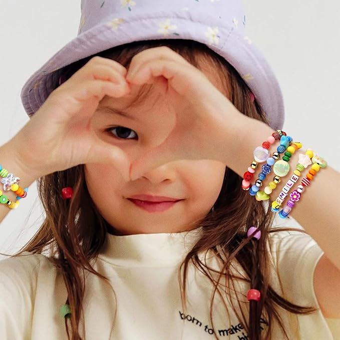 HolidayQbee Bead Bracelet Making Kit-657PCS Beads for Friendship Bracelet Making Kit Multicolor Bead Letter Alphabet Stars Heart Pony Beads for DIY Necklace Phone Charm Jewelry Accessories