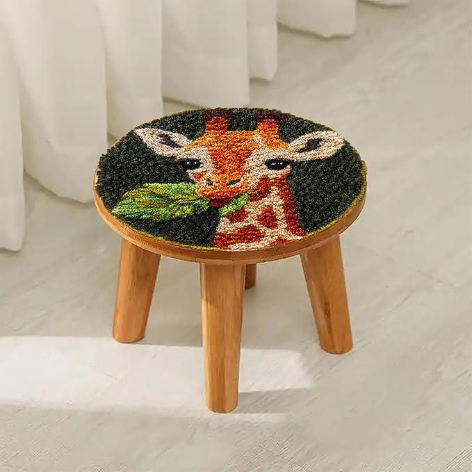 Latch Hook Mini Rug Kit Cute Baby Giraffe Chewing Leaf Easy for Beginners Round Shape Carpet Crochet Yarn Craft DIY Hook and Latch Little Tapestry for Home Decor 30x30cm(2)