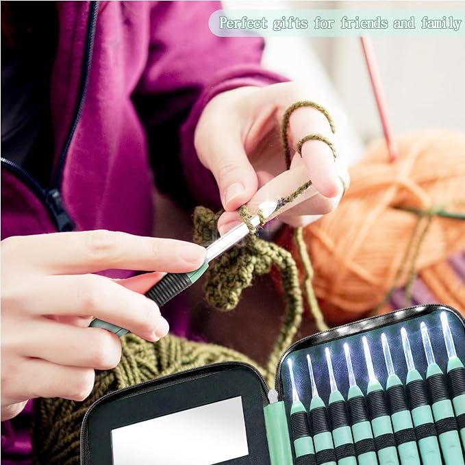 Chuangdi 9 Pieces Lighted Crochet Hooks with Case 9 Size LED Light Crochet Hooks Set Knitting Needles Craft Yarn Weaving Needles Comfortable Smooth Handle for Knitting, 2.5 mm-6.5 mm(Green)