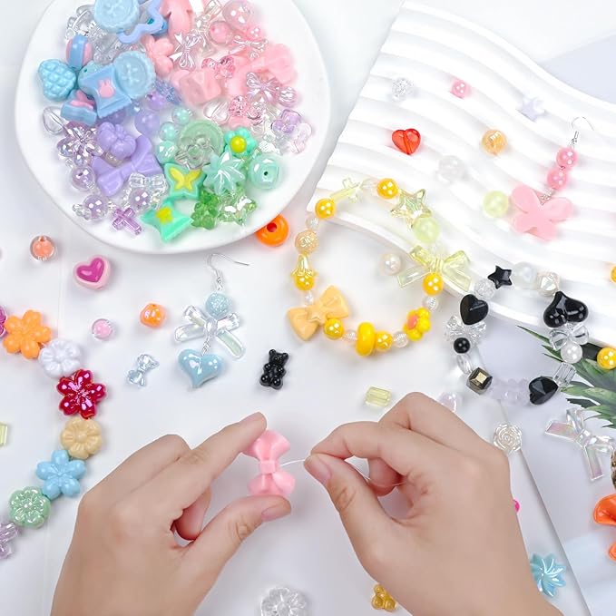 HSONAIGEE 200-220 Pieces Acrylic Beads for Bracelet Making, Assorted 4 Colors Cute Bead Charms Jewelry Making Kit Flower Heart Gummy Bear Star Beads for DIY Crafts Phone Charms Necklace Keychains