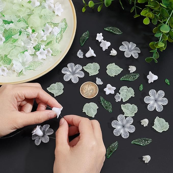 NBEADS 300 Pcs Acrylic Assorted Beads Kit, 1-2mm Hole Acrylic Flower and Leaf Beads DIY Jewelry Beads Caps ABS Plastic Pearl Beads for Bracelet Necklace Jewelry Making, Green