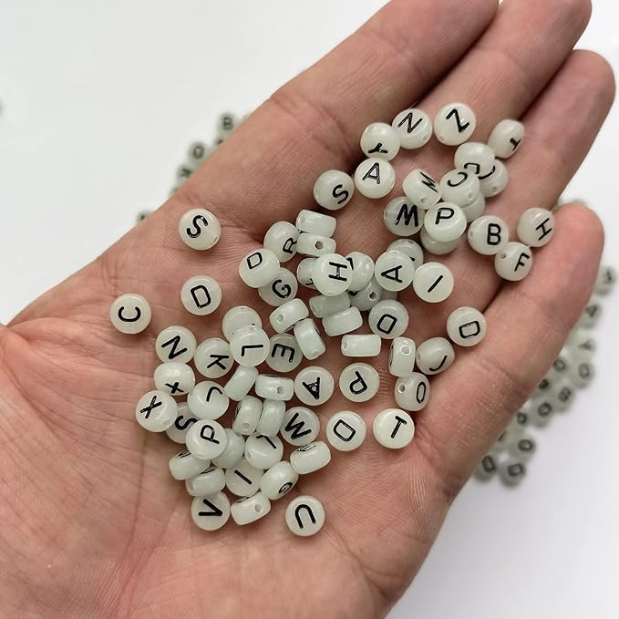 Amaney 600pcs Glow Letter Beads 4×7mm Alphabet Beads A-Z Glow in The Dark for Jewelry Making