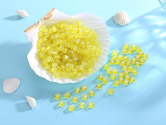 LAIDANLA 1500PCS Acrylic Letter Beads Alphabet White Letters Yellow Transparent Round Bead 7×4mm for Jewelry Bracelets Necklaces Key Chains Making