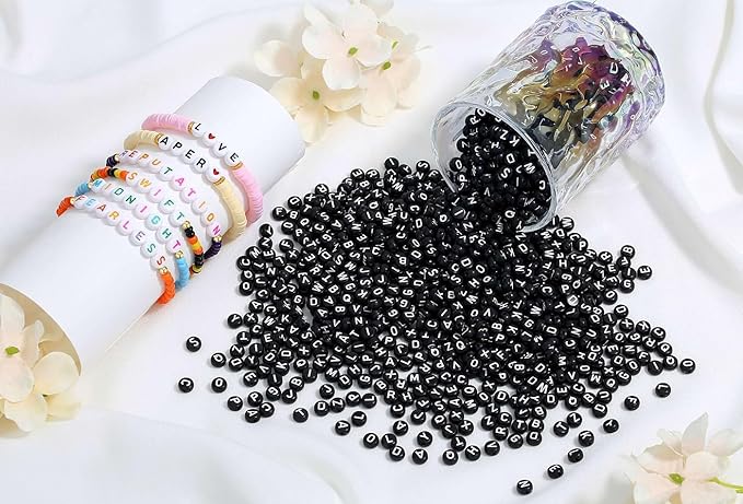 LAIDANLA 1500PCS Acrylic Letter Beads Alphabet White Letters Black Round Bead 7×4mm for Jewelry Bracelets Necklaces Key Chains Making
