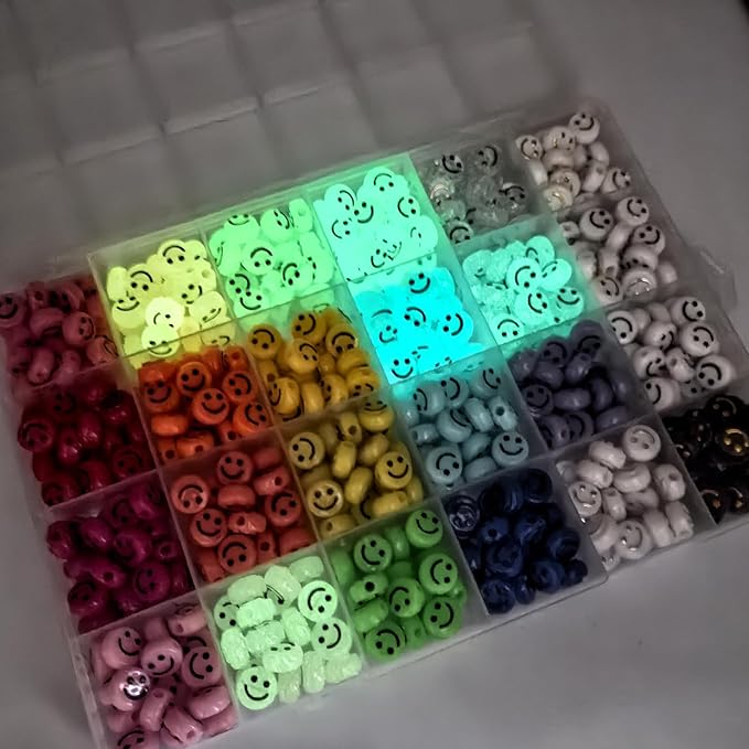 Amaney 480pcs Smiley Face Beads 24 Colors 10mm Big Acrylic Spacer Beads for Jewelry Bracelet Earring Necklace Craft Mobile Phone Pendant Making Kit