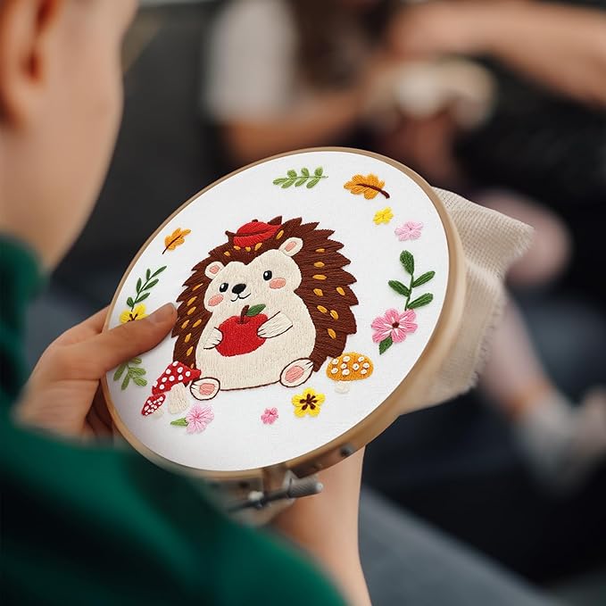 Louise Maelys Embroidery Kit for Beginners with Hedgehog Pattern - DIY Cross Stitch Kit with Pre-Printed Fabric, Hoop, Threads & Needles - Adorable Animal Embroidery Kits