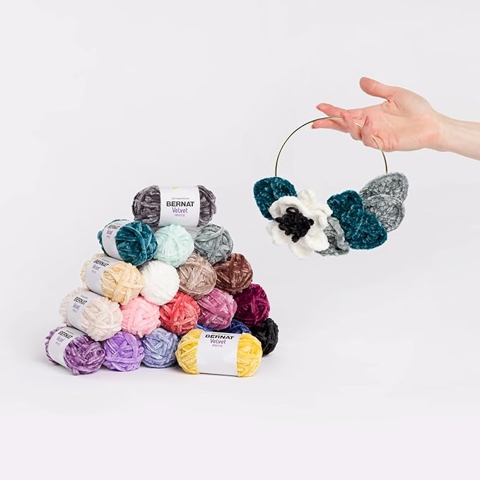 Bernat Velvet Minis Classic Yarn - 1 Pack of 700g/25oz - Polyester - #5 Bulky - 41 Yards - Knitting/Crochet