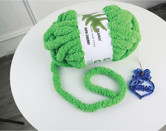 DDL&HEXI 2 Skeins Super Chenille Chunky Yarn,Blanket Making Kit,Jumbo Knitting Yarn 2x8oz 226g per Bag (Green)