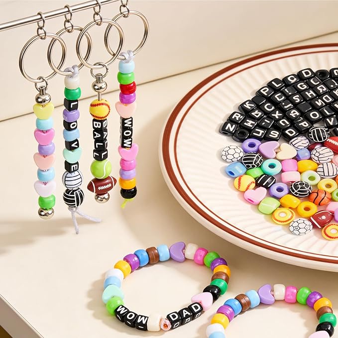 wobiogho 675 pcs diy keychain making kit with letter beads & heart beads, personalized beaded key rings and accessories for bracelets, necklaces, backpacks & gifts