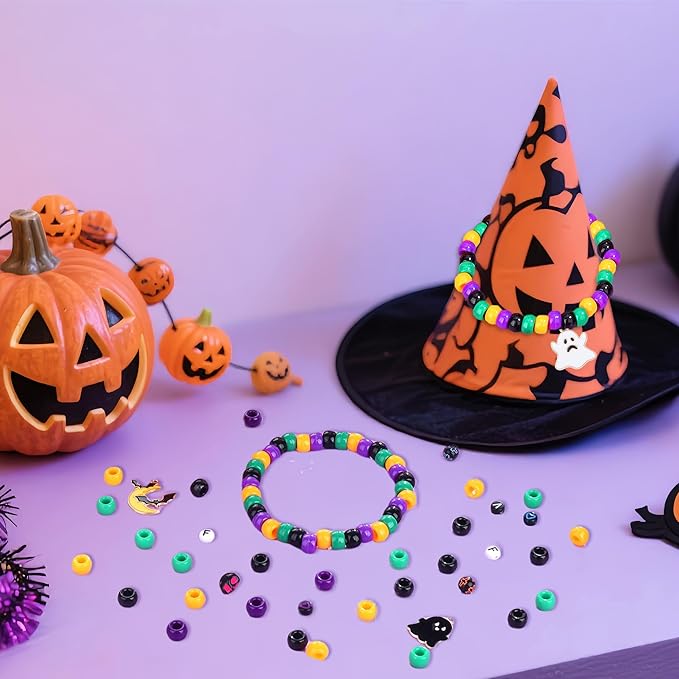 Sahoottie 640 Pcs Halloween Bracelet Kit, Halloween Beads for Bracelet Jewelry Making Kit, Orange Black Green Purple Pony Beads for DIY Craft Necklace Charm