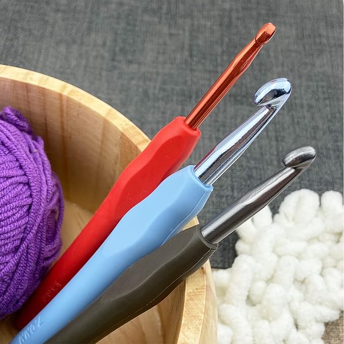 Hobekoee Size K/6.5mm Crochet Hook Ergonomic Handle for Arthritic Hands Soft & Smooth Knitting Needles for Beginners and Crocheting Yarn
