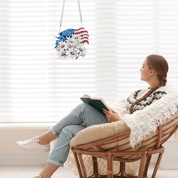 AiYuanzsh Patriotic Diamond Painting Hanging Ornament, American Flag with White Daisies, DIY 5D Diamond Art Pendant Kit with Chain, Independence Day Crystal Suncatcher Home Decoration Craft