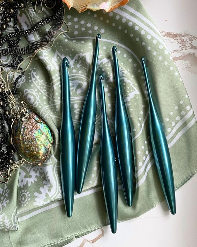Furls Crochet Hook, Tempest Blue Streamline Metal, Ergonomic Handle Crochet Hooks 7" (Polished, E - 3.50MM)