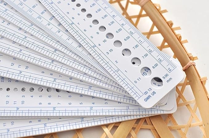 White Reusable Plastic Sew Knitting Needle Gauge Inch cm Ruler Tool (US UK Canada Sizes) Sewing Accessories Tools (2-10mm)