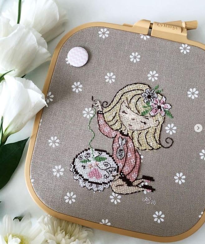 nurge square embroidery hoop - plastic cross stitch frame for needlepoint & embroidery - adjustable craft hoop - beige - no:3 (medium)