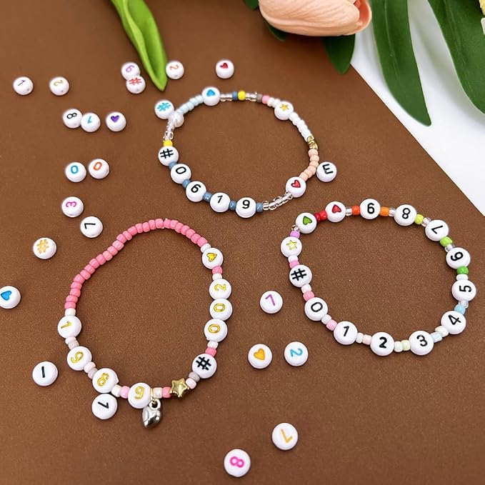 MIIIM 1000pcs Vowel Pony Letter Beads for Keychains Making (A, E, I, O, U), 4x7mm Round Letter Beads for Bracelets Making, Alphabets, Numbers (White and Black)