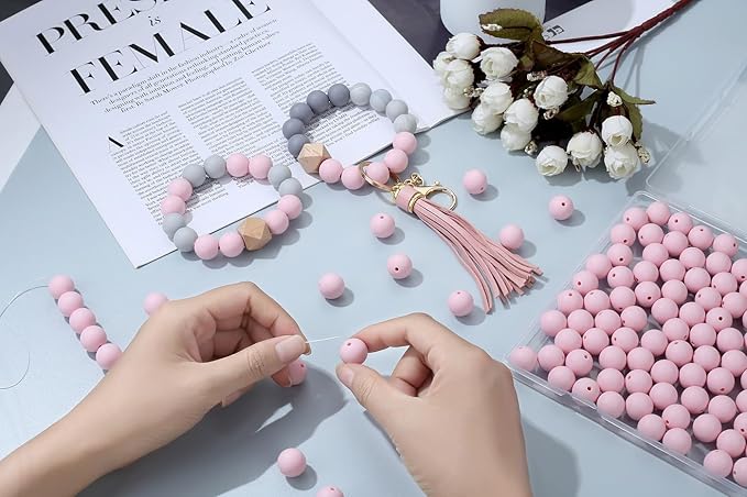 MAIBAOTA 120 Pcs Light Pink Silicone Beads 15 mm for Keychain/Pens/Bracelet/Necklace Making - Focal Loose Rubber Round Beads Bulk for Craft Making (With Boxed Kits)