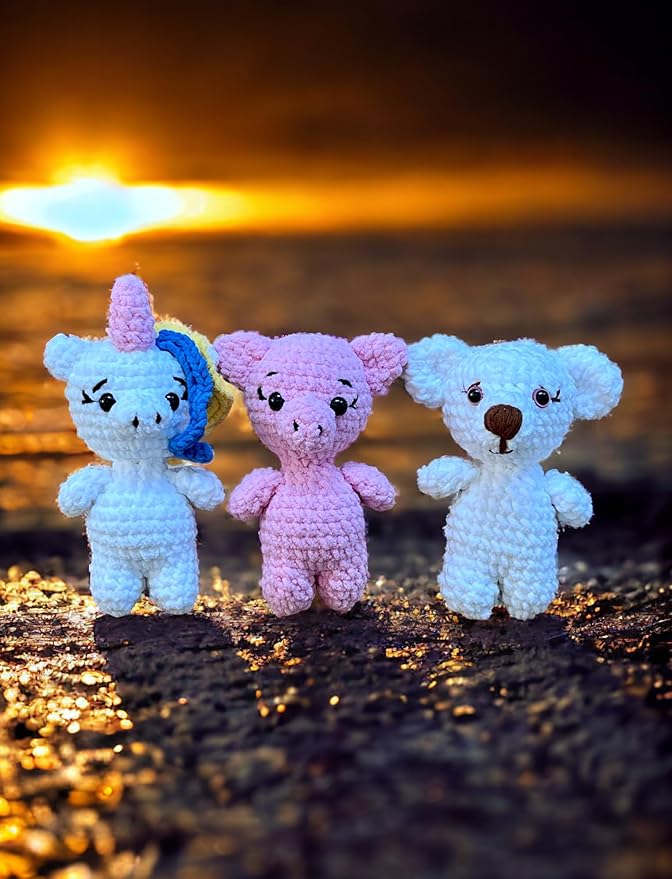 Chunky 5 Chenille Yarn kit, 10x50g Soft Yarn Skeins, 600+ Yard, Crochet,Knitting and Amigurumi, Free Patterns, Needles, Accessories, Bag, Ideal Starter Kit for Kids Adults Beginner Experts