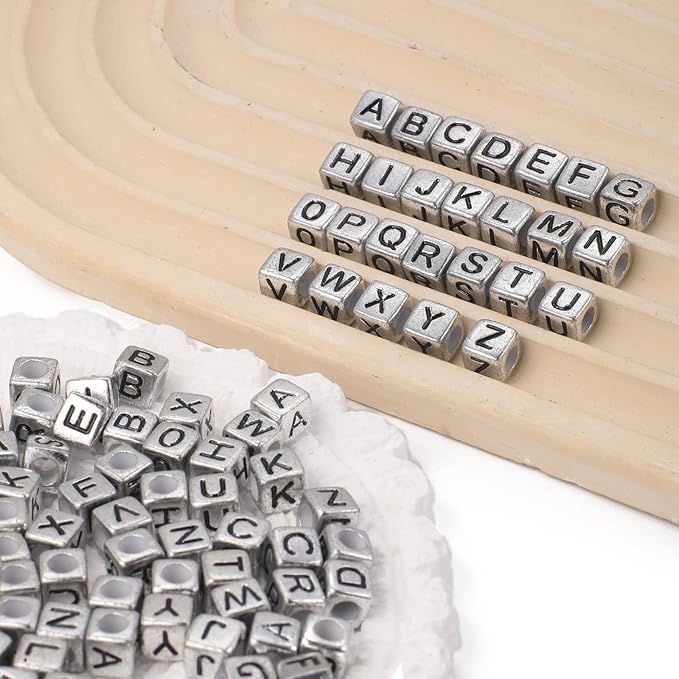 Yochus 1000pcs Round or Square Acrylic Letter Beads Number 4x7mm Alphabet A-Z Bead Friendship Bracelets Jewelry Making Kit for Teen Gifts (Silvery-Cube)