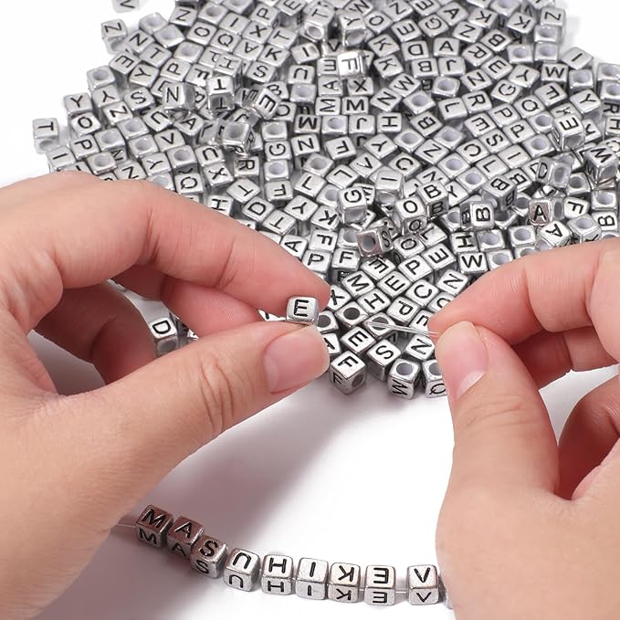 Yochus 1000pcs Round or Square Acrylic Letter Beads Number 4x7mm Alphabet A-Z Bead Friendship Bracelets Jewelry Making Kit for Teen Gifts (Silvery-Cube)