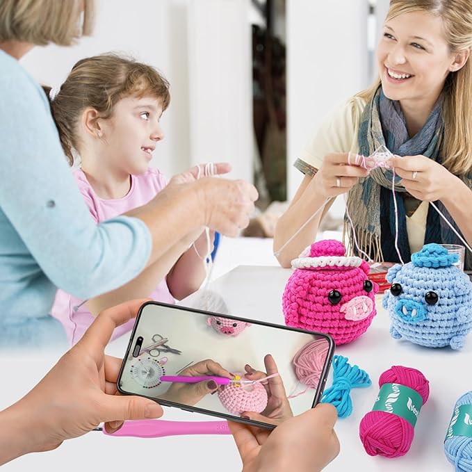Vanttokeey Crochet Kit for Beginners, Animal Amigurumi Crochet Kits Included, Step-by-Step Video Tutorials, Beginner Crochet Kit for Adults and Kids, Crocheting Starter Set (Pig RoBo)