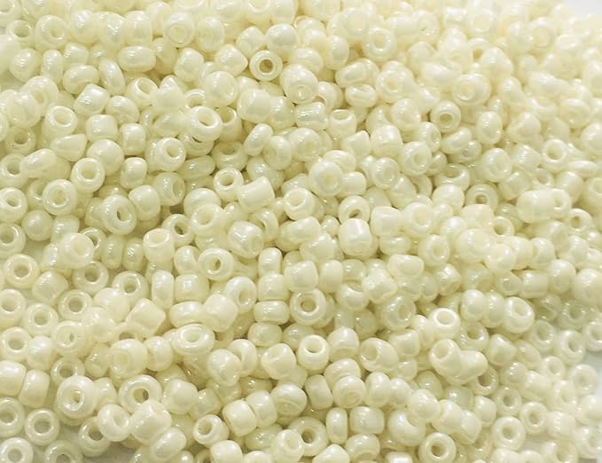 Perlin Glass Seed Beads 4mm 6/0 Round 1100pcs Mini Small Pony Spacer Beads Kit for Jewelry Making Earrings Bracelets Pendants Waist DIY Handmade (Cream Opaque)