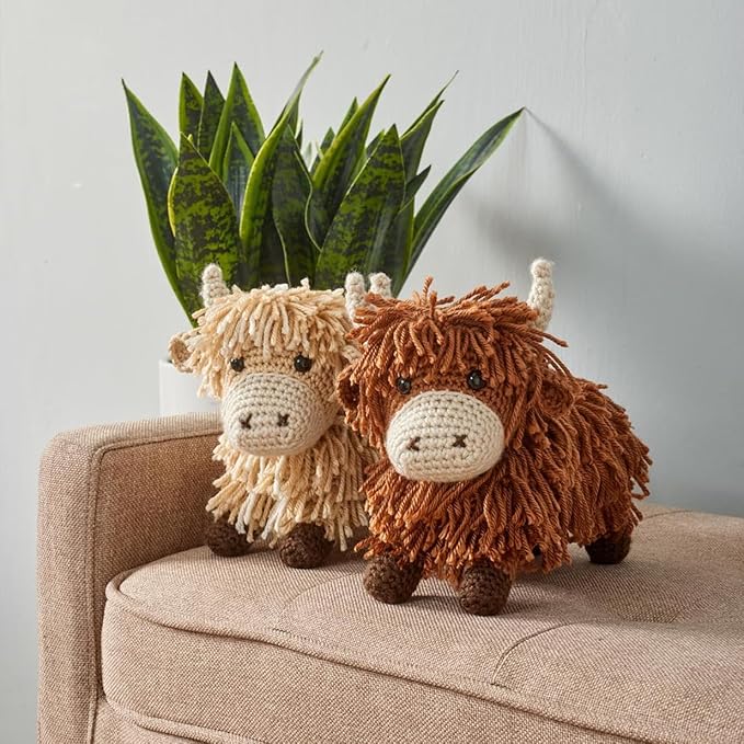 LEISURE ARTS Highland Cows Amigurumi Pattern – Crochet Amigurumi Pattern Books for Beginners & Experts Featuring Cute Highland Cows, A Must-Have Crochet Animals Book