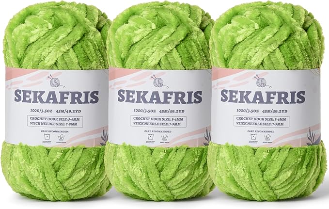 Fuzzy Chunky Chenille Yarn for Crocheting，Soft Plush Yarns for Hand Knitting，Bulky 3x100g（3x49.2 yd） Baby Blanket Yarn for Crocheting Amigurumi，Crochet Fluffy Velvet Yarns (Emerald Green)