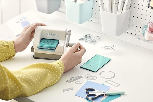 Sizzix Sidekick Starter Kit 661770 Portable Manual Die Cutting & Embossing Machine for Arts & Crafts, Scrapbooking & Cardmaking, 6.35 cm Opening, 2.5" Opening, White