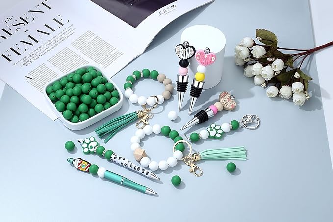 MAIBAOTA 120 Pcs Christmas Green Silicone Beads 15 mm for Keychain/Pens/Bracelet/Necklace Making Round Silicone Bulk Kits