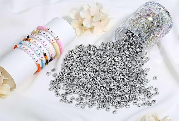 LAIDANLA 1500PCS Acrylic Letter Beads Alphabet Black Letters Silver Round Bead 7×4mm for Jewelry Bracelets Necklaces Key Chains Making