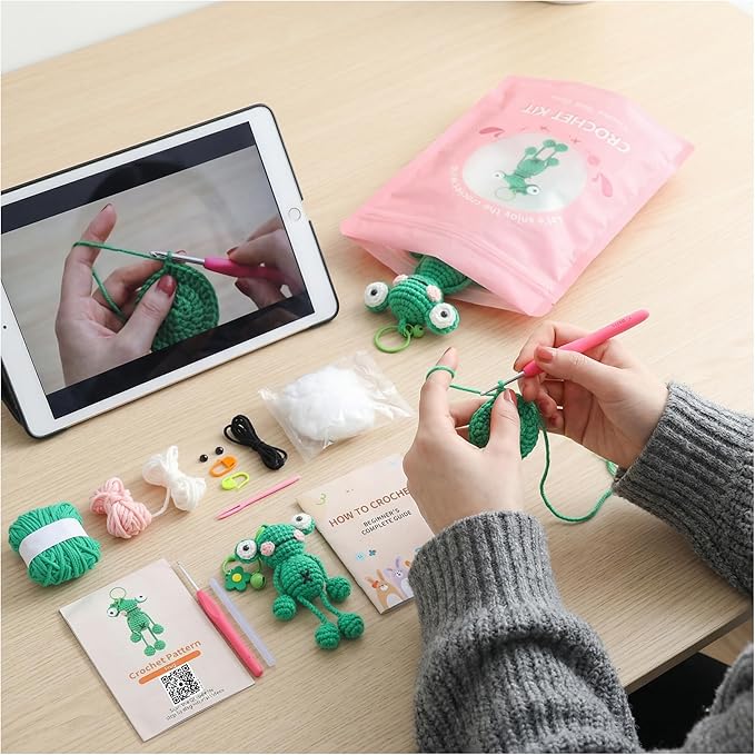 minimal beee Beginner Crochet Kit for Frog Keychain- Complete DIY Animal Craft Set with Easy Peasy Yarn and Step-by-Step Video Tutorial.Gift Hobby for Adults