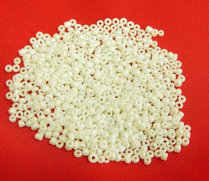 Perlin Glass Seed Beads 4mm 6/0 Round 1100pcs Mini Small Pony Spacer Beads Kit for Jewelry Making Earrings Bracelets Pendants Waist DIY Handmade (Cream Opaque)