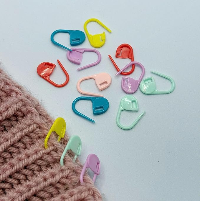 Multicolor Plastic Stitch Markers Set, 150 Pieces Locking Knitting and Crochet Needle Clips, 10 Colors for Counting and Marking Stitches