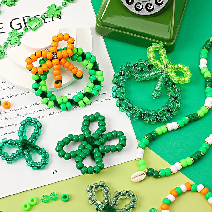 UPINS 1200Pcs St. Patrick's Day Pony Beads,Green Glitter Irish Colored Beads Bulk for Jewelry Making Bracelets Necklace DIY Crafts Supplies (10 Colors)