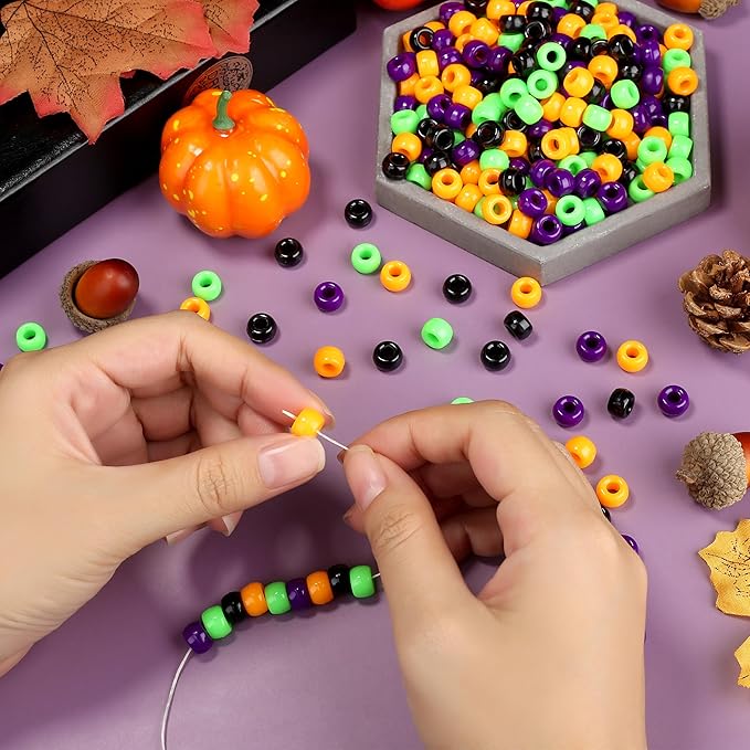 Halloween Pony Beads 1000 Pcs, Plastic Beads for Bracelets Jewelry Bracelets Making, Hair Bead for Braids for Craft, Halloween Gifts for Friend(Black, Purple, Orange, Green)