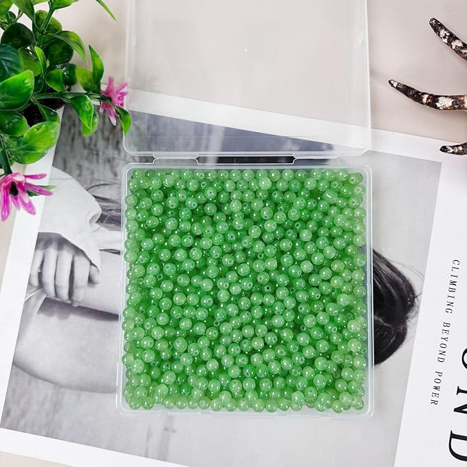 6mm Round Glass Beads for Jewelry Making, 900Pcs Glass Seed Beads for Bracelets, DIY Crafts (Green)