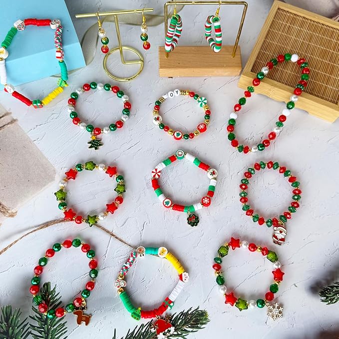 3140PCS Christmas Beads for Bracelets Jewelry Making Kit, Christmas Tree Snowflake Charms, Red Green Xmas Clay Beads Assorted Acrylic Crystal Round Pearl Star Spacer Bead for DIY Crafts Necklace