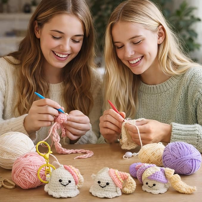 HOUSE CREATIVITY Beginner Crochet Kit for Adults, Beginners Crocheting Knitting Kit with Yarn Sets, Step-by-Step Video Tutorials,Animal Craft Kit, Holiday Birthday Gifts(Keychain-3(p&w))