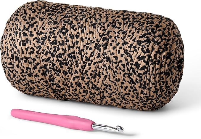 Elastic Fabric T Shirt Yarn for Crocheting，Beginner Crochet Yarns with Polyester Spandex Blend,Total 400g/114yds Soft Tshirt Yarn for Crochet Crafts/Bags/Baskets（Leopard Print）