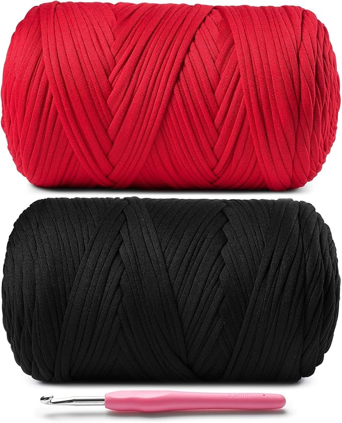 2 Pack Elastic Fabric T Shirt Yarn for Crocheting,Beginner Crochet Yarn with Polyester Spandex Blend,Total 800g/228yds Soft Tshirt Yarn for Crochet Crafts/Bags/Baskets(Red+Black)